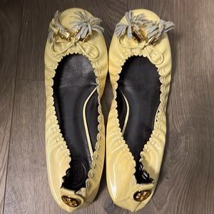yellow Tory Burch patent leather flats with bows and tassels size 8